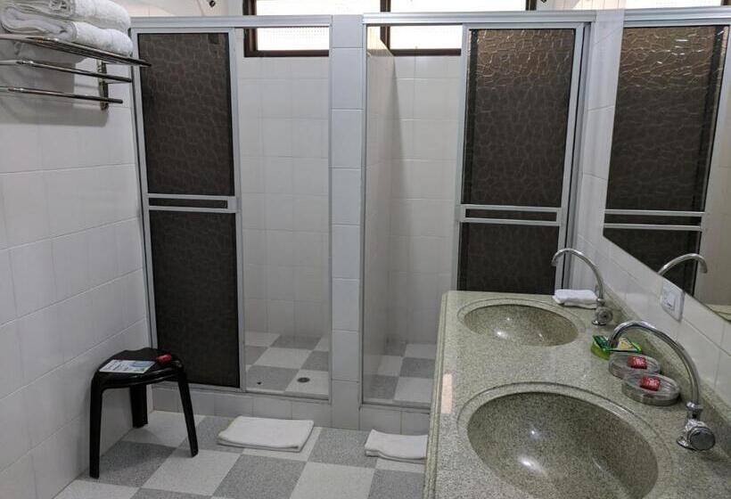 Standard Kolmen Hengen Huone, Huaka Yo