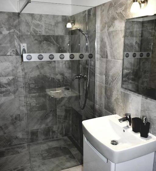 غرفة قياسية فردية, Sentami