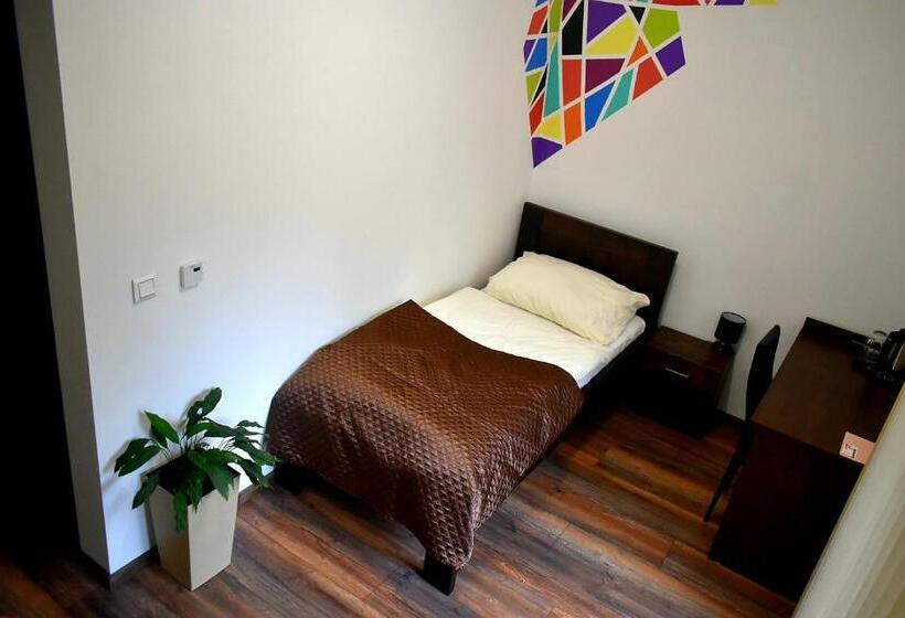 غرفة قياسية فردية, Sentami