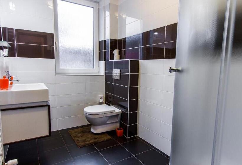 غرفة قياسية ثلاثية, Sentami