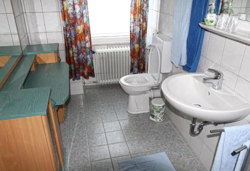 חדר סטנדרט לשלושה, Stiftsgasthof Hochburg