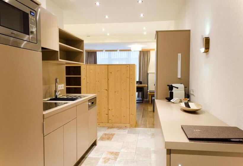 标准工作室带阳台, Arlberglife Ferienresort