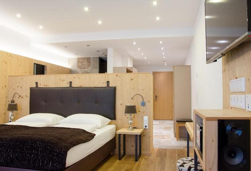 标准工作室带阳台, Arlberglife Ferienresort