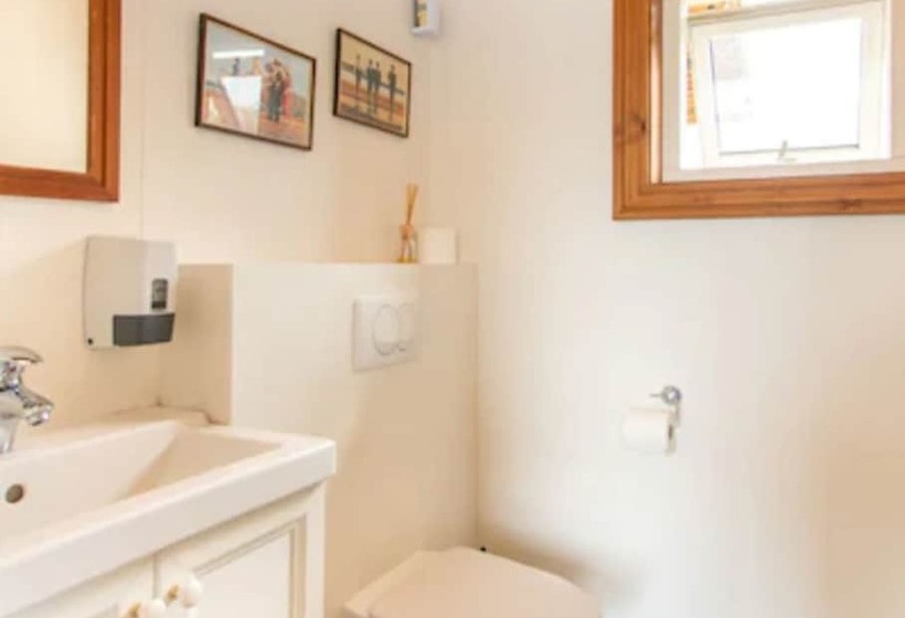 اتاق استاندارد با سرویس بهداشتی مشترک, Guesthouse Fludir