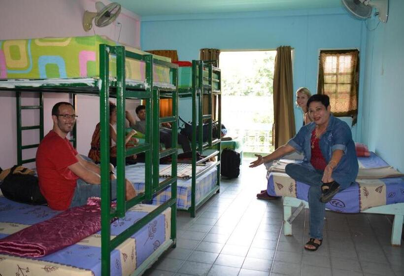 מיטה בחדר משותף, Jay Guesthouse And Restaurant