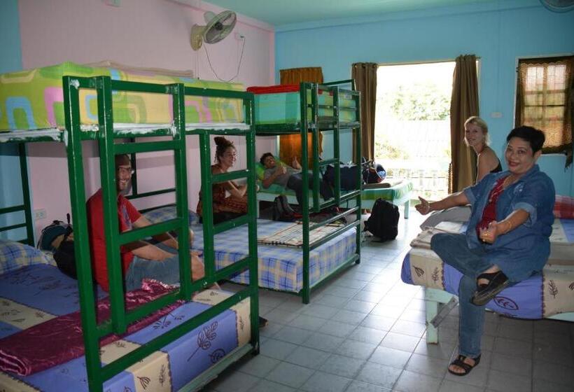 מיטה בחדר משותף, Jay Guesthouse And Restaurant