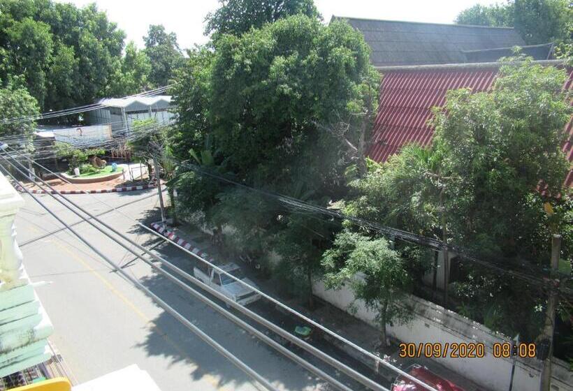 מיטה בחדר משותף, Jay Guesthouse And Restaurant