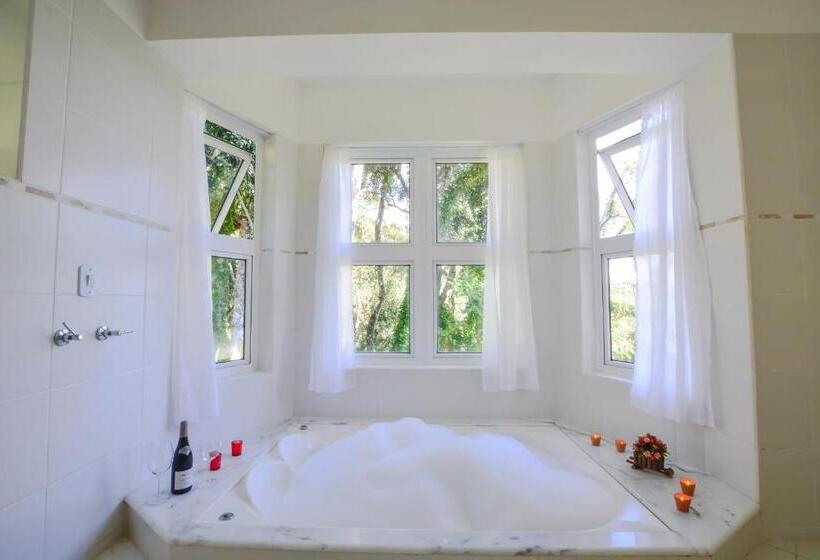 جناح مزود بجاكوزى, La Réserve Suites