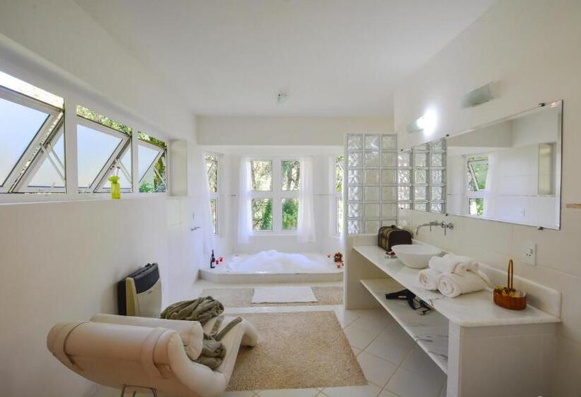 Люкс с гидромассажем, La Réserve Suites