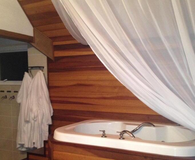 جناح مطلّ علي الجبل, La Réserve Suites