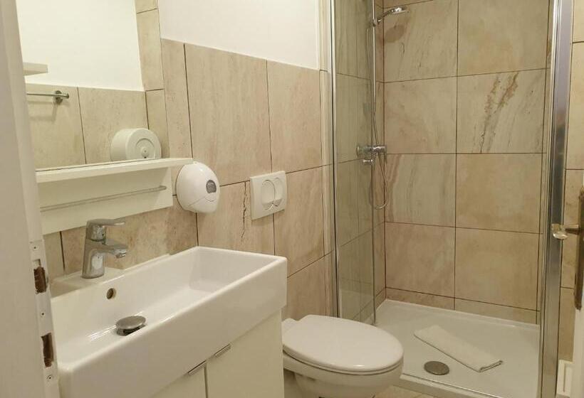 Standard Studio, Amber Gardenview Studios Downtown