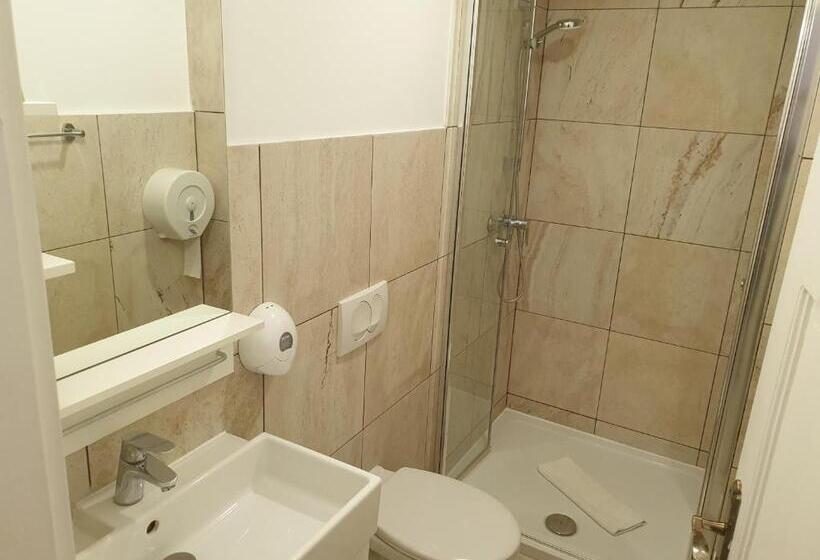 Standard Studio, Amber Gardenview Studios Downtown