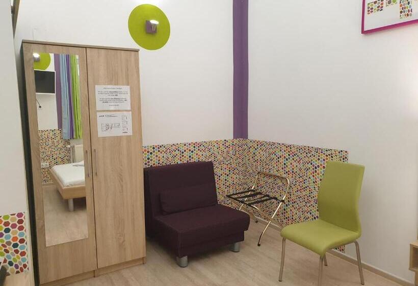 Standard Studio, Amber Gardenview Studios Downtown