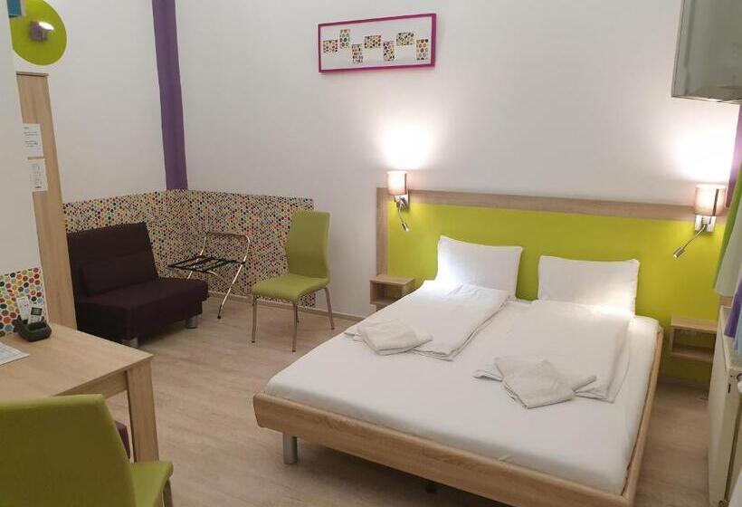 Standard Studio, Amber Gardenview Studios Downtown