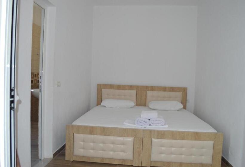 اتاق استاندارد با چشم‌انداز کوهستان, Velco Bb Himara