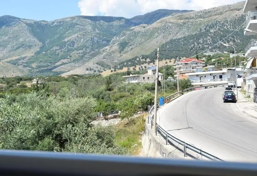 اتاق استاندارد با چشمانداز کوهستان, Velco Bb Himara