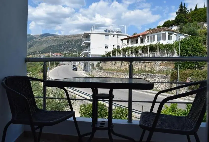 اتاق استاندارد با چشمانداز کوهستان, Velco Bb Himara