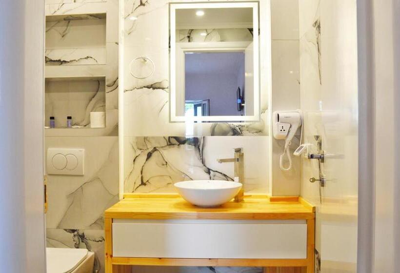 اتاق لوکس سه تخته, Velco Bb Himara