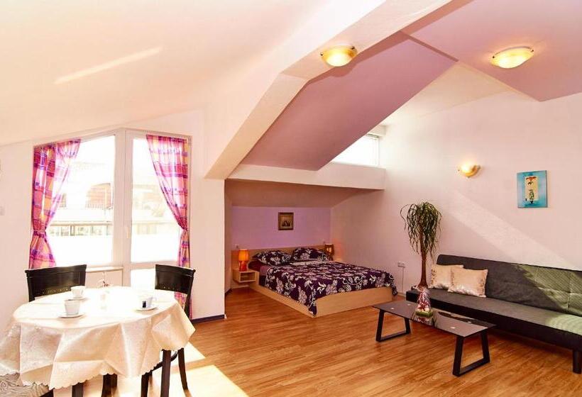 标准工作室带阳台, Batak Studio