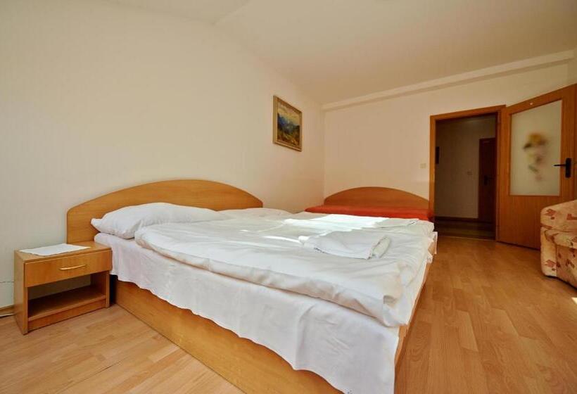 غرفة عائلية, Penzión A Reštaurácia U Jeleňa