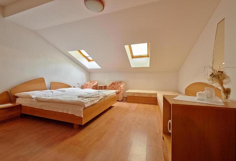 غرفة قياسية, Penzión A Reštaurácia U Jeleňa