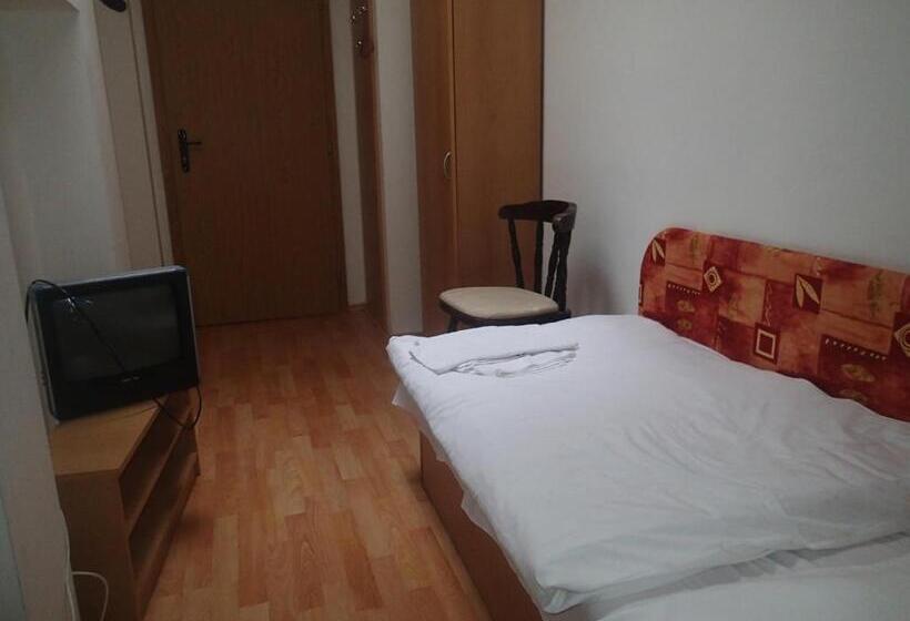 غرفة إقتصادية فردية, Penzión A Reštaurácia U Jeleňa