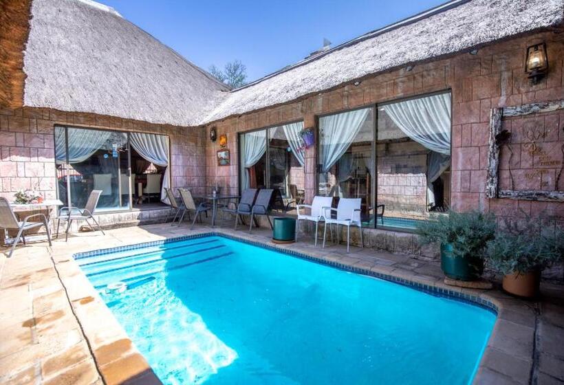 디럭스 룸, Thatch Haven Guesthouse