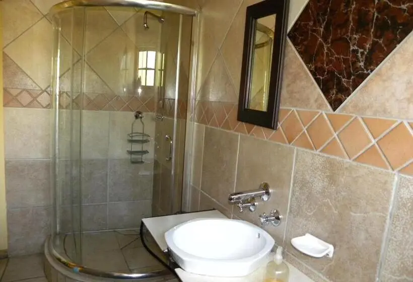 اتاق لوکس با بالکن, Thatch Haven Guesthouse