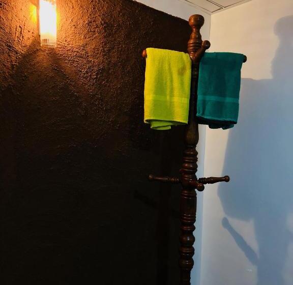 Junior Familjesvit, The Summer Corridor   Kataragama