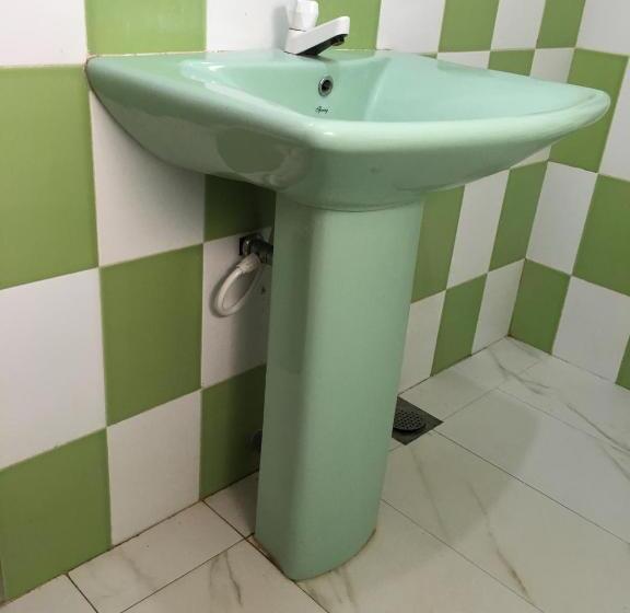 Junior Familjesvit, The Summer Corridor   Kataragama