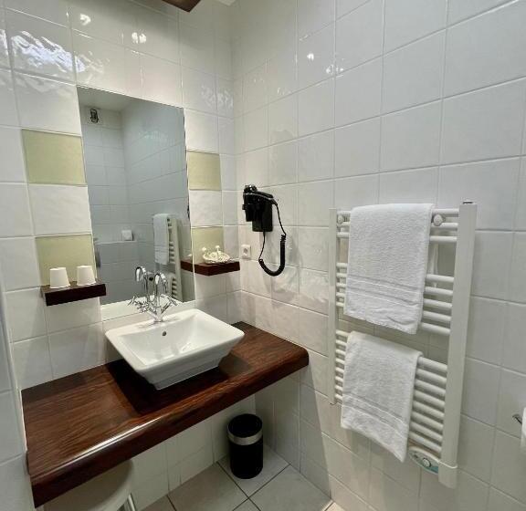 اتاق استاندارد, Hôtel Au Logis Des Remparts