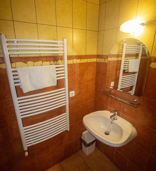 4인용 스탠다드 룸, Radics Panzió étterem és Pihenő Központ