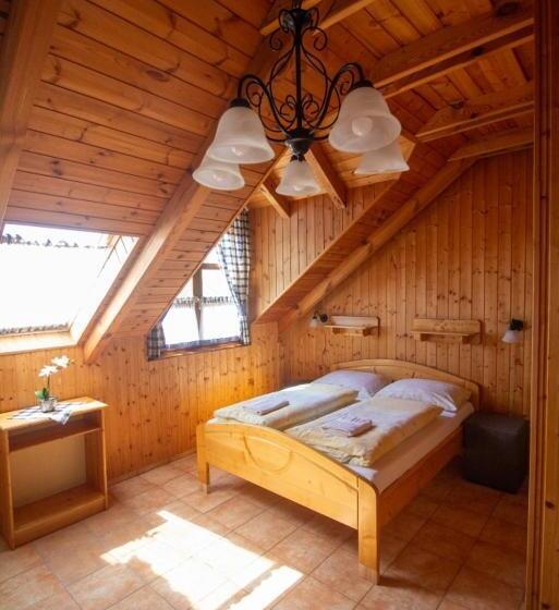 4인용 스탠다드 룸, Radics Panzió étterem és Pihenő Központ