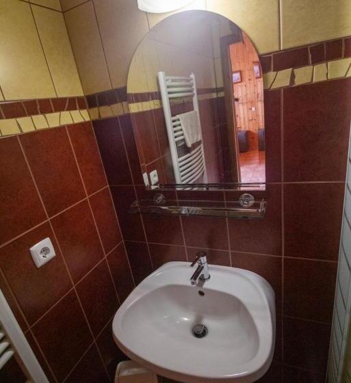 4인용 스탠다드 룸, Radics Panzió étterem és Pihenő Központ