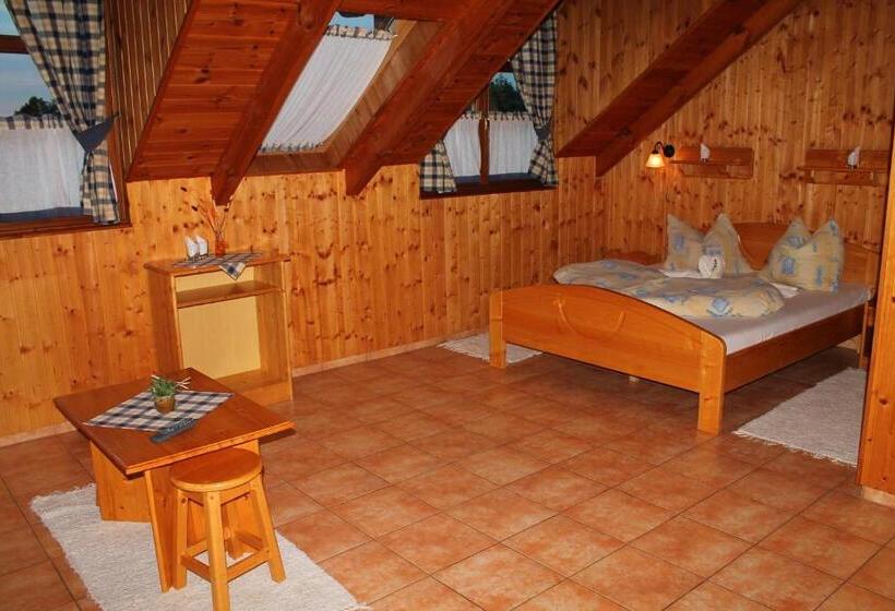 4인용 스탠다드 룸, Radics Panzió étterem és Pihenő Központ