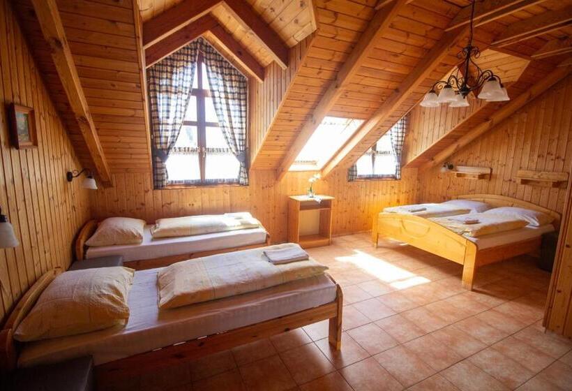 4인용 스탠다드 룸, Radics Panzió étterem és Pihenő Központ