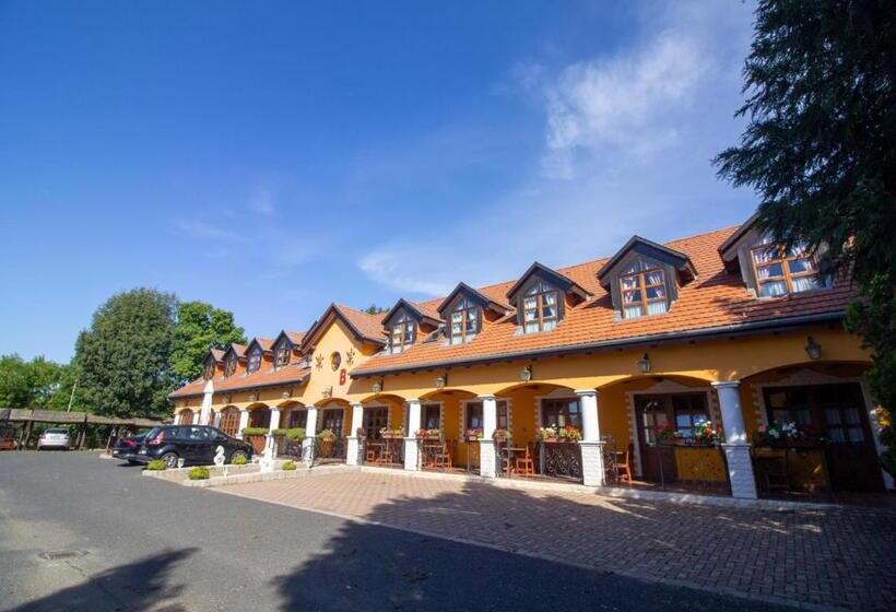 테라스가 있는 2 베드룸 아파트, Radics Panzió étterem és Pihenő Központ