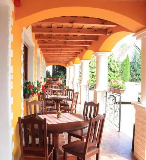 테라스가 있는 2 베드룸 아파트, Radics Panzió étterem és Pihenő Központ