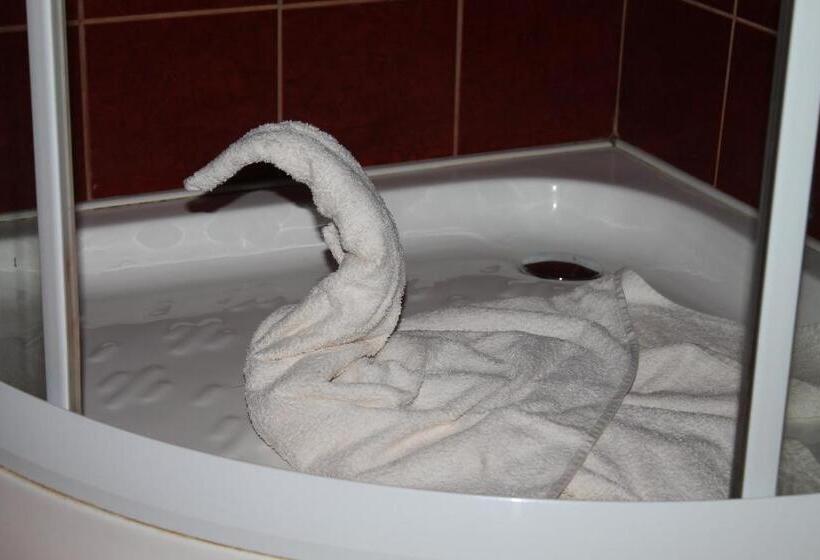 침실 4개 아파트, Radics Panzió étterem és Pihenő Központ