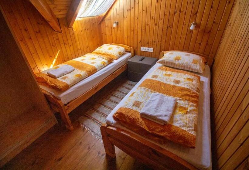 침실 4개 아파트, Radics Panzió étterem és Pihenő Központ