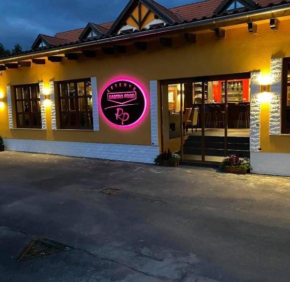 침실 4개 아파트, Radics Panzió étterem és Pihenő Központ