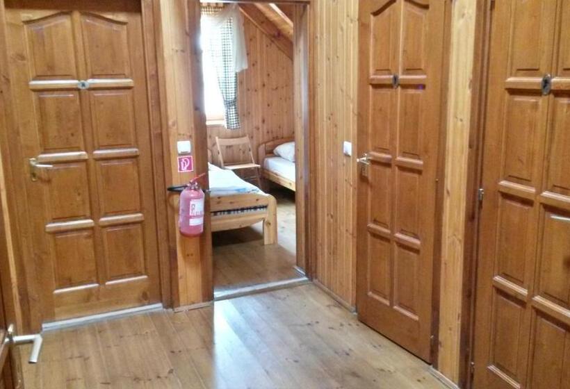 침실 4개 아파트, Radics Panzió étterem és Pihenő Központ