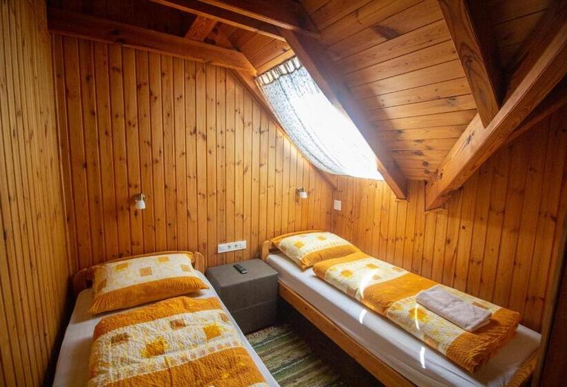 침실 4개 아파트, Radics Panzió étterem és Pihenő Központ