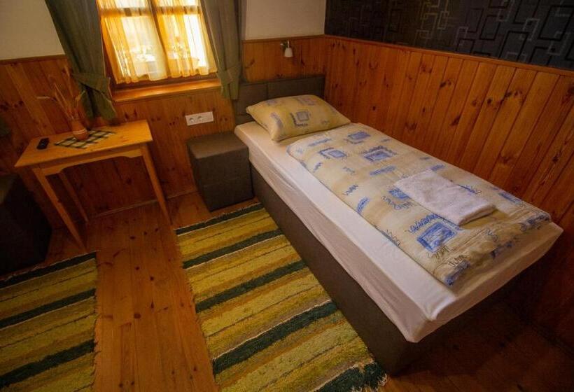 Номер Стандарт, Radics Panzió étterem és Pihenő Központ