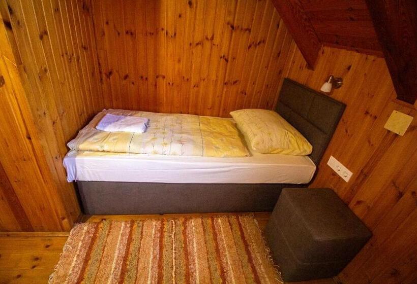 스탠다드 트리플 룸, Radics Panzió étterem és Pihenő Központ