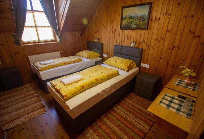 Номер Стандарт Трехместный, Radics Panzió étterem és Pihenő Központ
