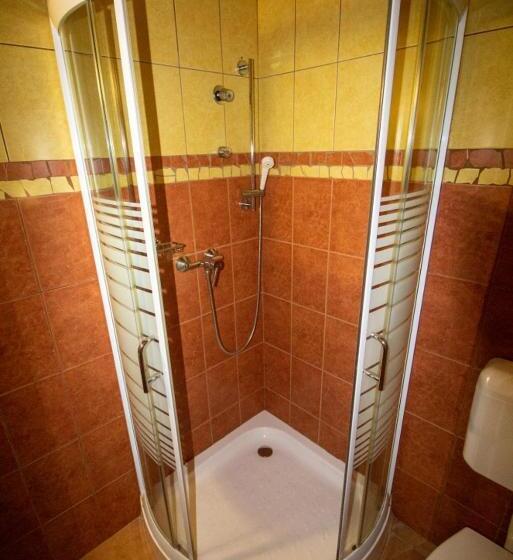 4인용 스탠다드 룸, Radics Panzió étterem és Pihenő Központ