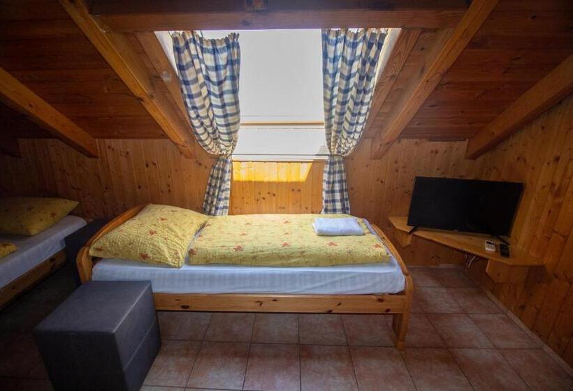 4인용 스탠다드 룸, Radics Panzió étterem és Pihenő Központ