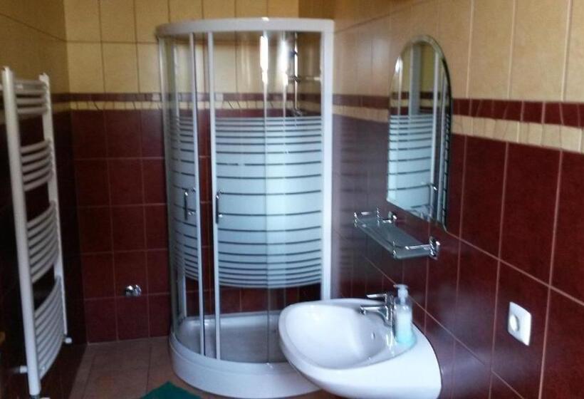 Апартаменты 2 Спальни с Террасой, Radics Panzió étterem és Pihenő Központ