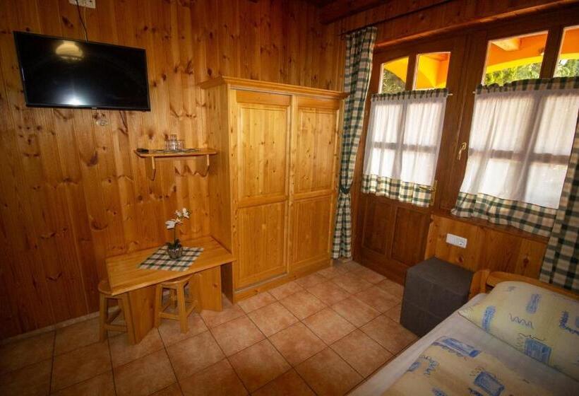 테라스가 있는 2 베드룸 아파트, Radics Panzió étterem és Pihenő Központ